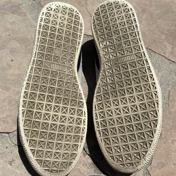 Puma Clyde “Away” men’s size 9.5 - Picture 2 of 3